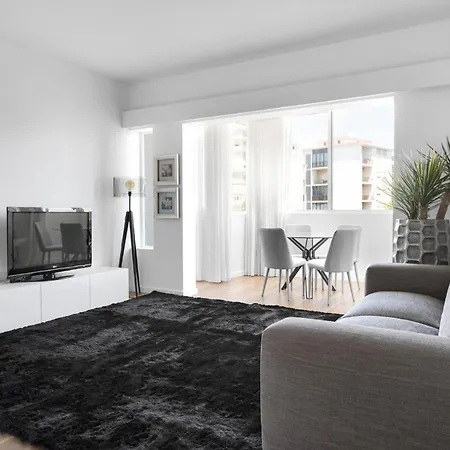 Luminous & Modern Apartment In Monte Estoril Apartment *