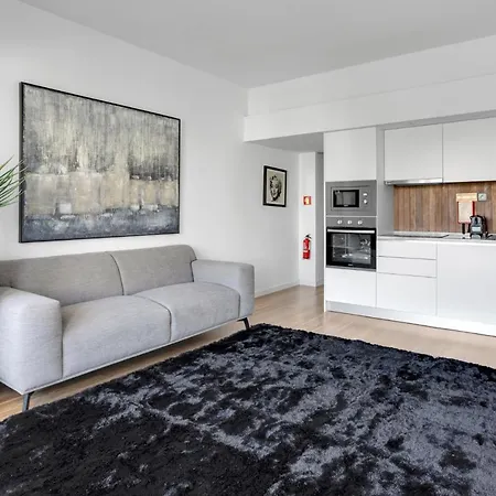 Luminous & Modern Apartment In Monte Estoril *