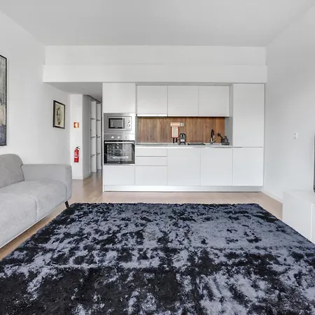 Luminous & Modern Apartment In Monte Estoril Apartment *